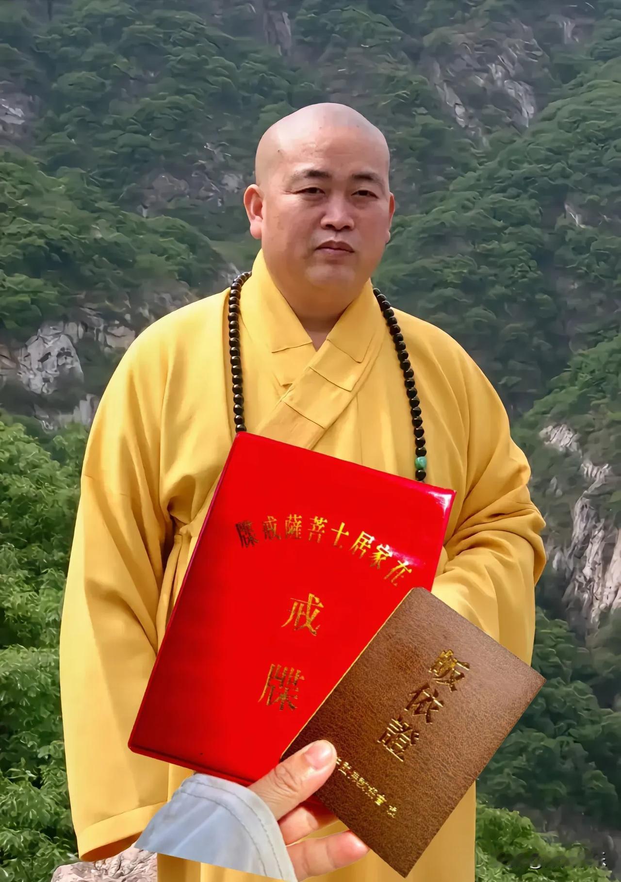 戒牒、皈依→别再傻傻分不清了！僧人的戒牒证和皈依证是有本质区别的，戒牒是僧人的
