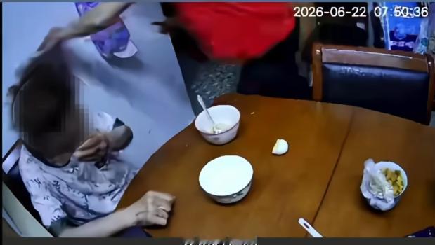 太没人情味了！7月5日报道，江苏南京，一女子为家里85岁的老人找了一位住家保姆，