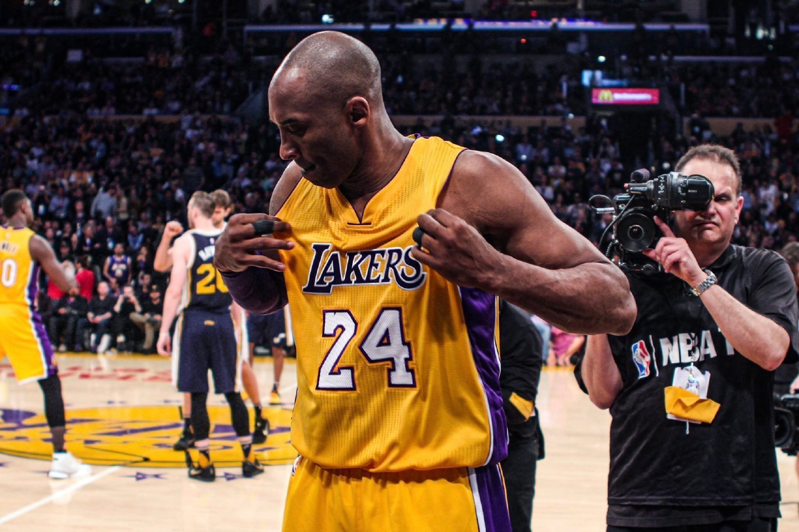 一晃十年了，十年前的今天，科比在退役战上拿了60分，MambaNeverOu