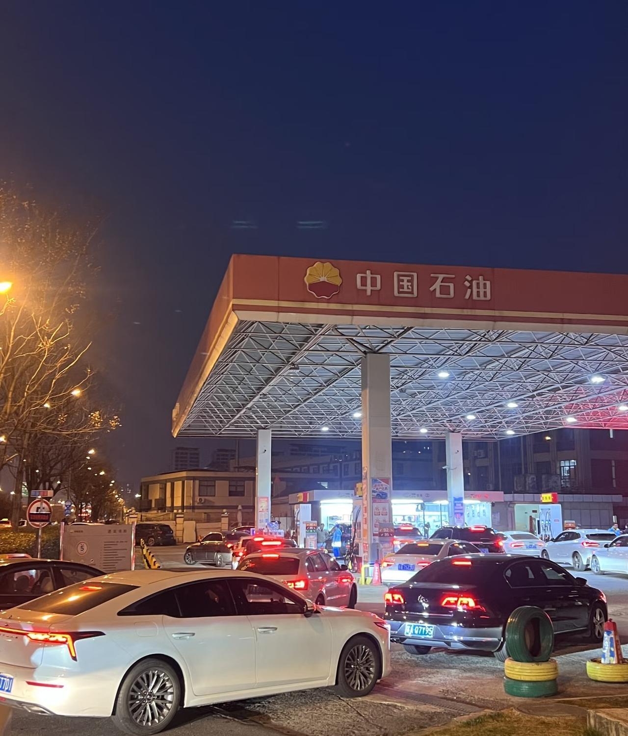 西方车企撤离俄罗斯，中国车企捡漏却遇难题，普京才是最大赢家铁了心要灭掉中国？