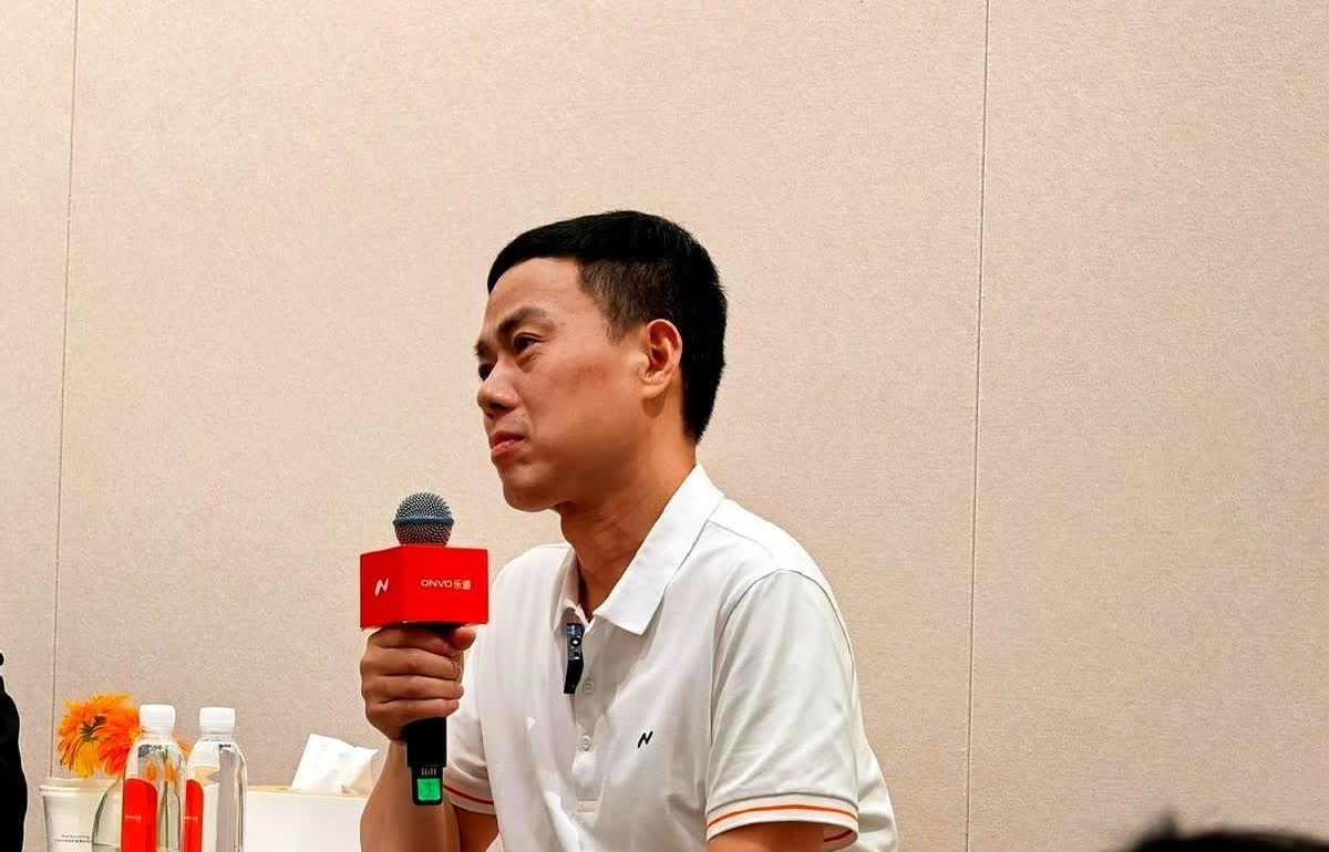 “蔚来全系都上100度了，乐道跟不跟？”成都车展媒体日，一位媒体把问题抛给沈斐。