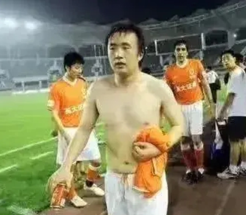 男足踢不过日本，踢不过韩国，踢不过伊朗，踢不过沙特，踢不过澳大利亚等也就算了，竟