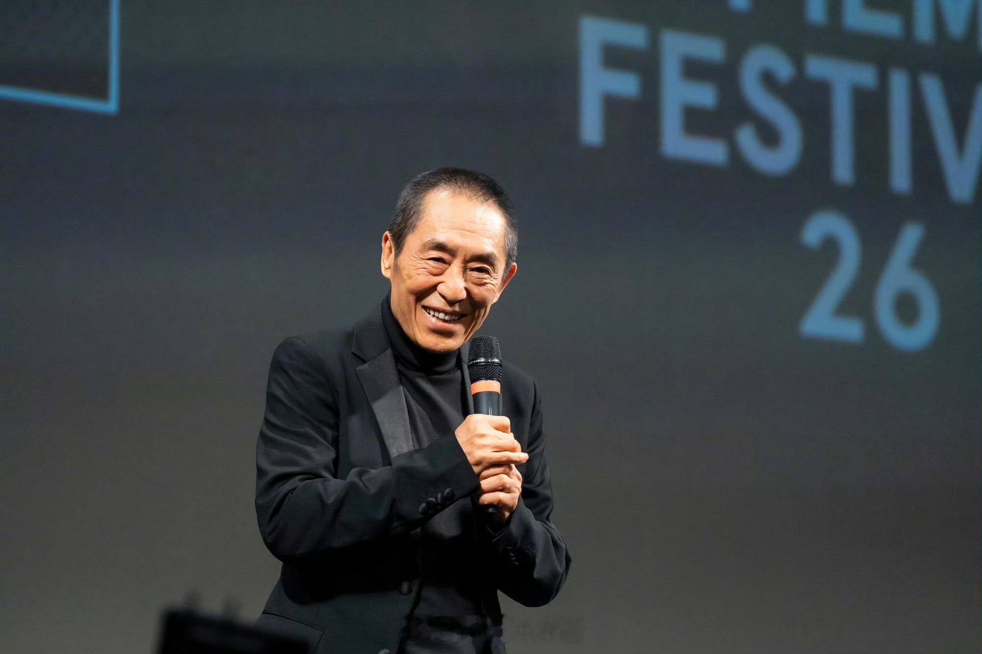 张艺谋实绩图太强了，内地最有影响力导演了吧。​​​