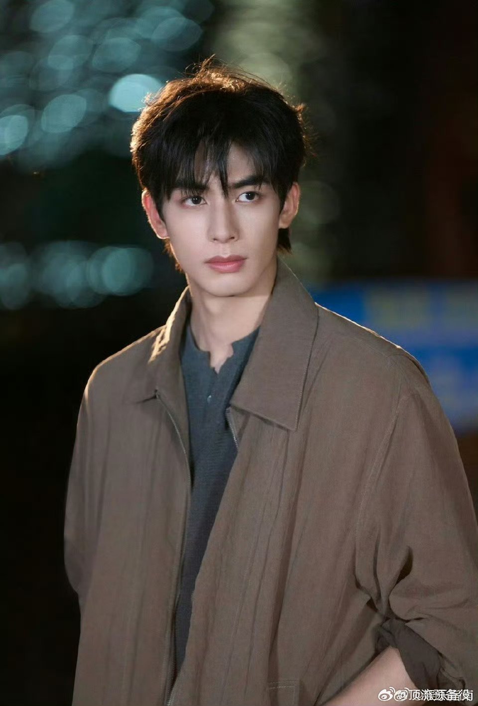 宋威龙《野狗骨头》陈异花絮图，太帅了，阳光大学生即视感！​​​