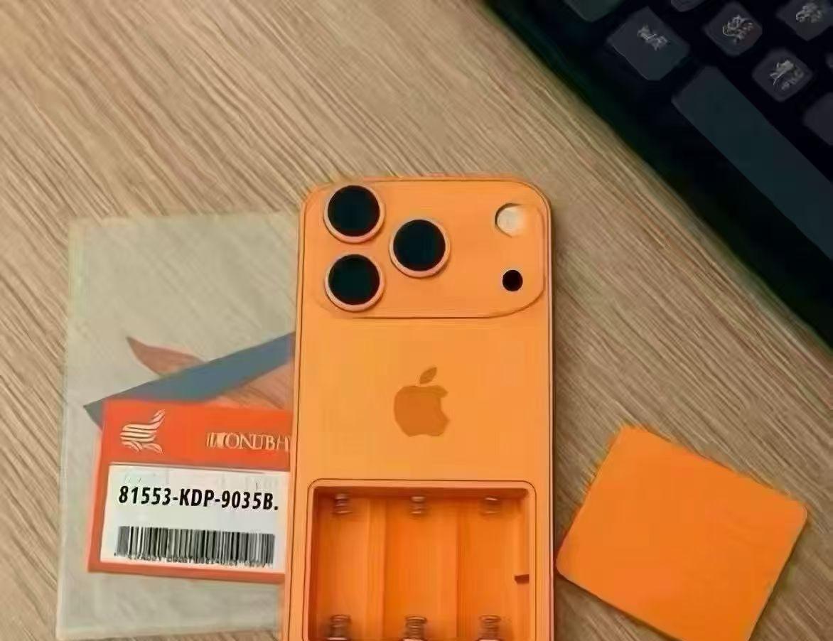 朋友们，哥的iPhone17ProMax到了，今年的星宇橙主打色，一整天续航