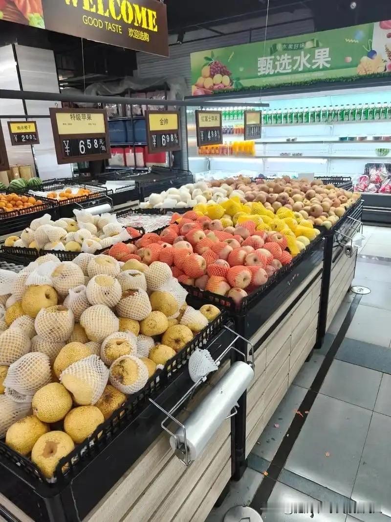 一定要存钱。我50岁退休，每个月退休金2300，但是账户上有30万。其实我年