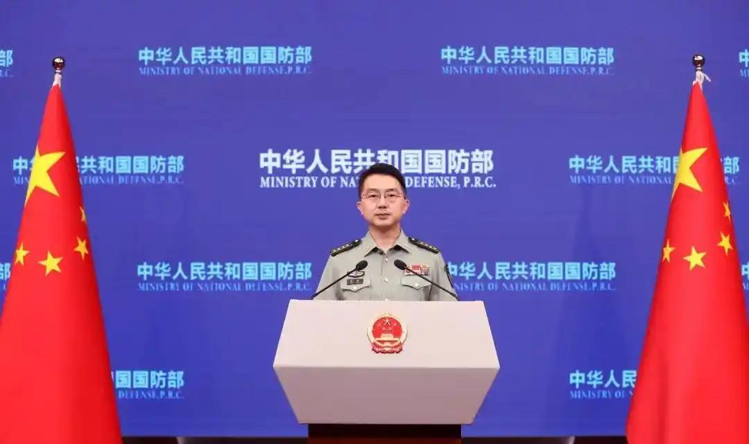 菲律宾警告中国，如果中国还在黄岩岛附近驻扎解放军，菲律宾就会联合周边的国家一起反