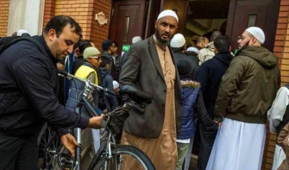 欧洲为什么那么多穆斯林？因为除了中国和穆斯林之外他找不到大量受教育，可组织的人口