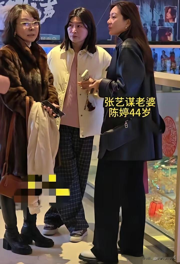 张艺谋的妻子也40多岁了，这日子真是不抗混，在我的记忆当中，我还以为她就是30多