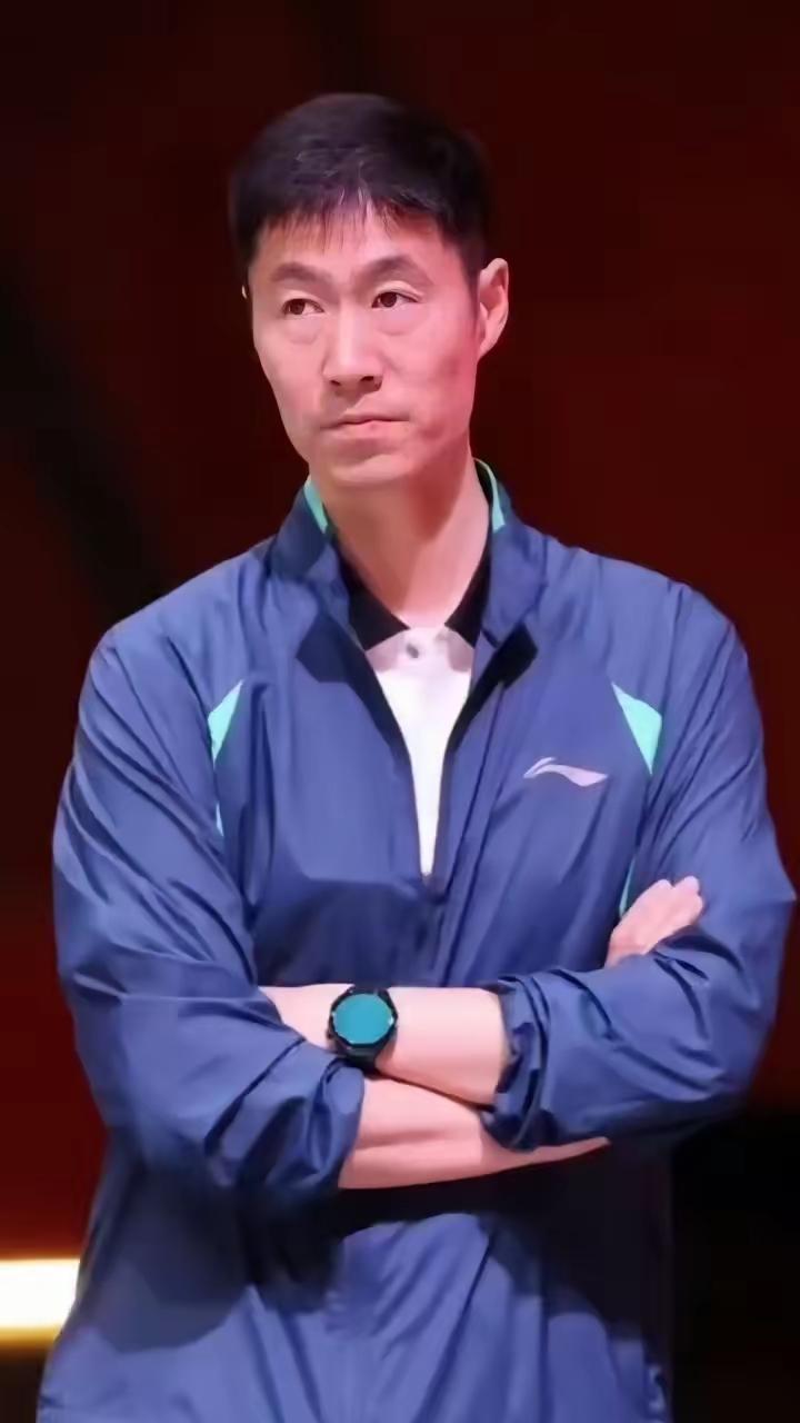 王励勤领军人物有这人际关系本事吗？没有，高高在上眼睛盯上，向下目中无人，要把国乒