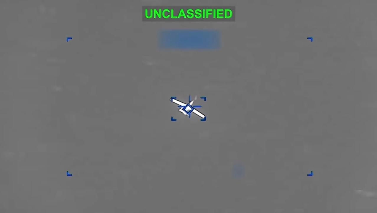 美军发布了一段视频，是MQ-9“死神”无人机发射导弹，击毁了一架伊朗的无人机。从