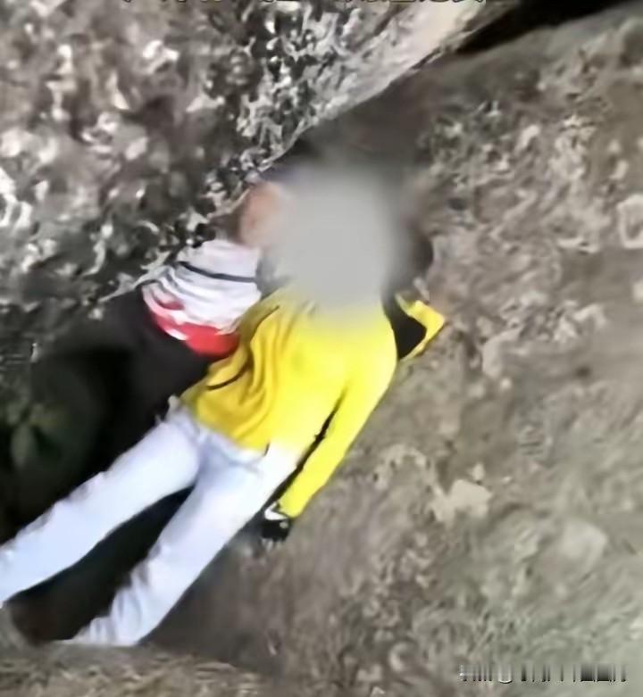 江西南昌那个爬山女子现在估计肠子都悔青了！她后悔的不是一时兴起想展示运动能力，也