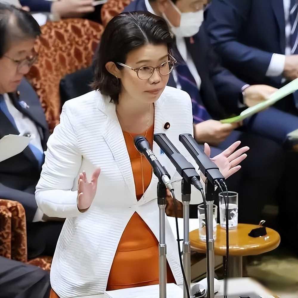 中亚5国首脑将入东京，高市刚兴奋完，日外相跑了，中方召见11国高市早苗最近日子