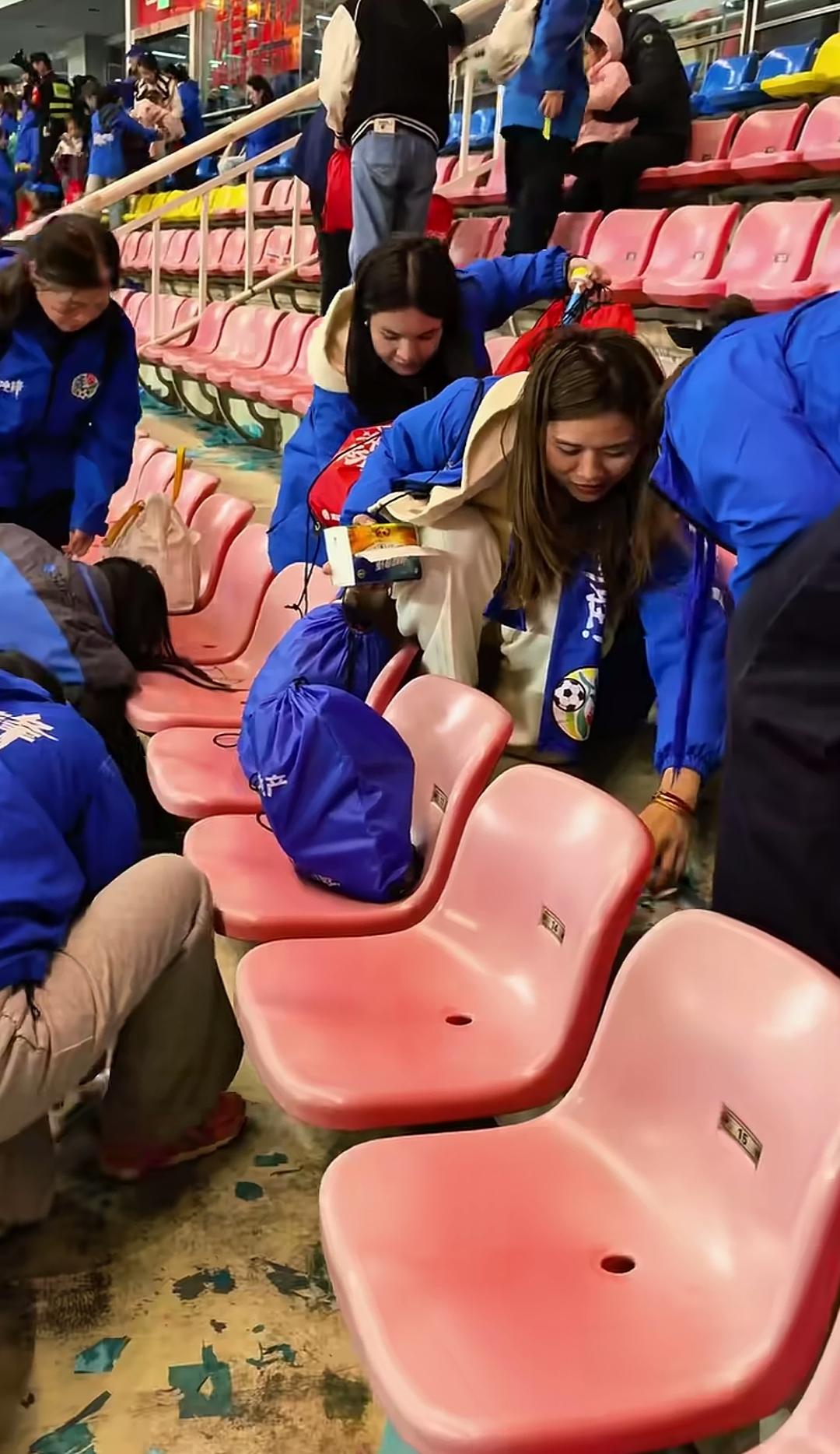 说实话，永州到现在我都不知道在哪里，但是，看到永州球迷退场时的表现，我觉得这个城