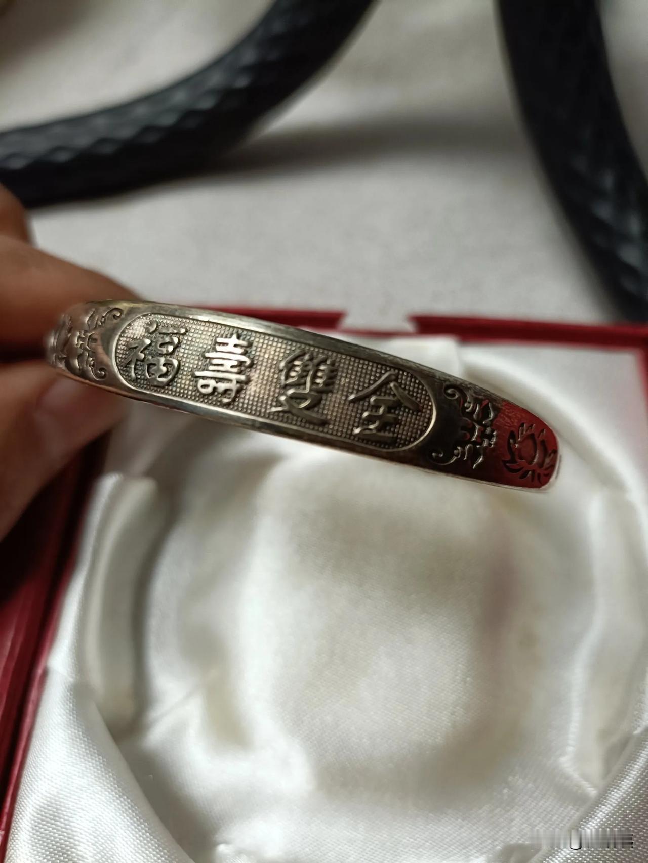 s990是纯银吗？和999比起来哪个更好？这几天都在说银饰在涨价，必须翻出我的