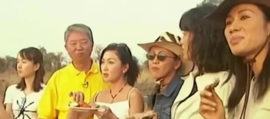 蔡澜说，有钱不用跟穷人有什么区别？他每个月的开销大概50万，七个佣人加一个司机，
