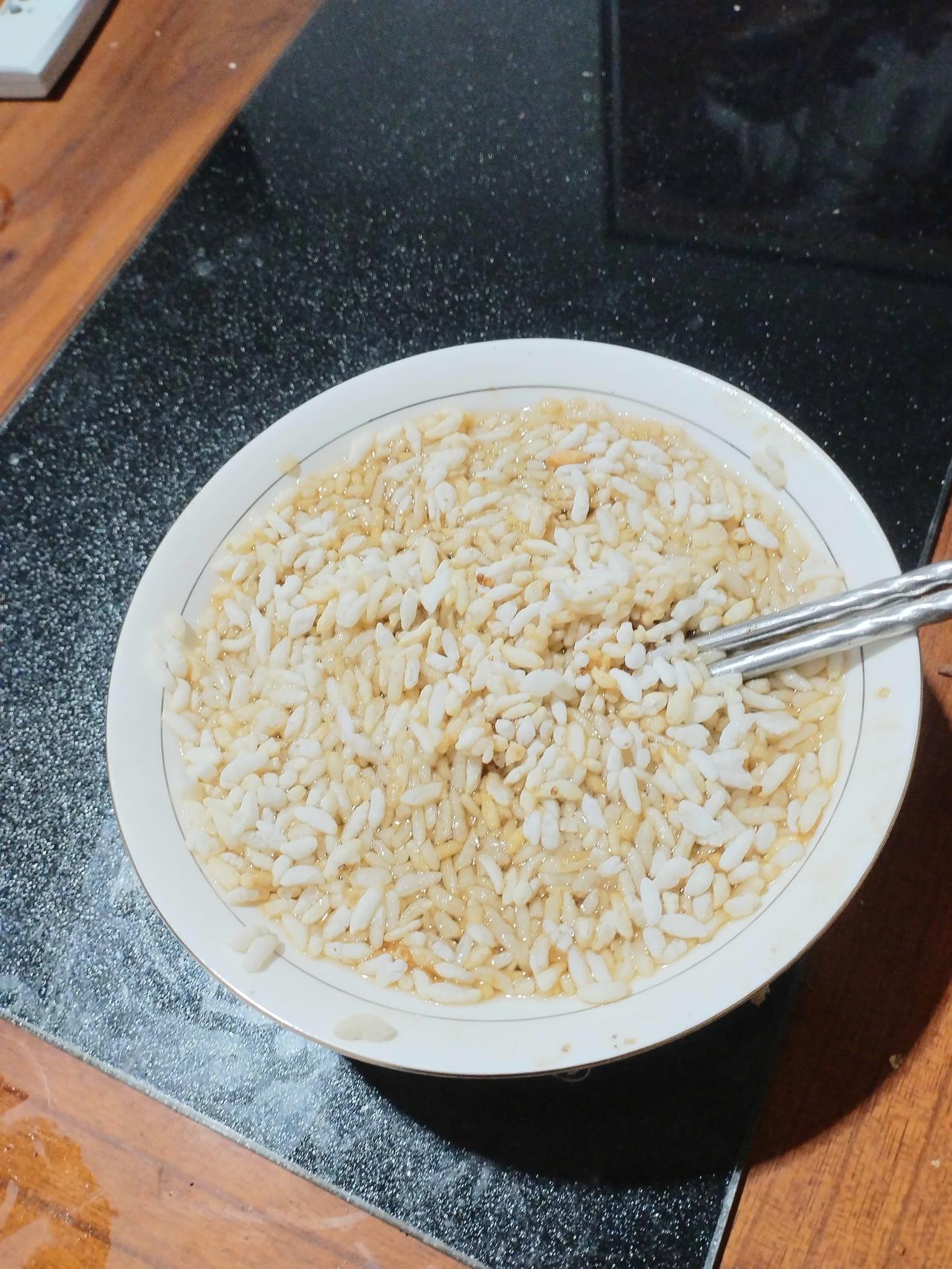 湘西炒米：一口烟火，万般吃法湘西的炒米，是藏在山风里的烟火滋味。以冷水糯米