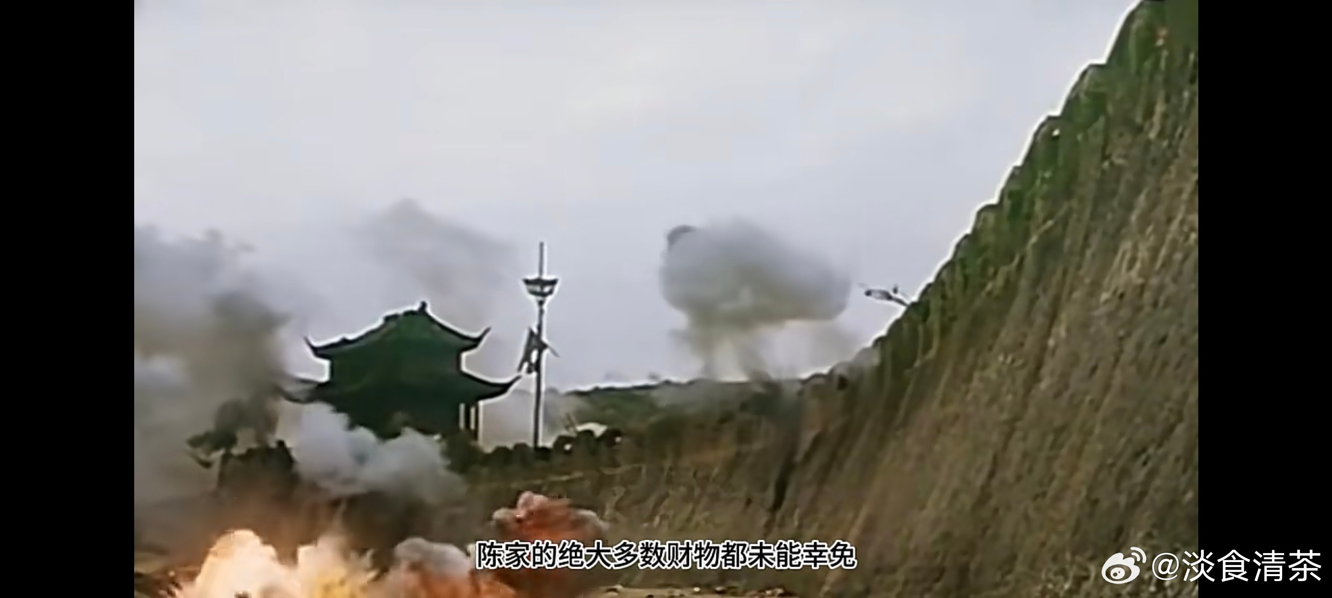 陈丽华生平很佩服陈丽华长辈们，这么大的紫檀衣柜可以深埋地下，保持得这么好，应该还