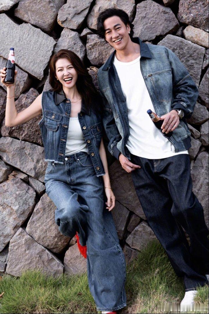 何润东和老婆是在夜店认识的夜店相识、柜姐出身、初中学历、农村家庭，何润东照样宠了