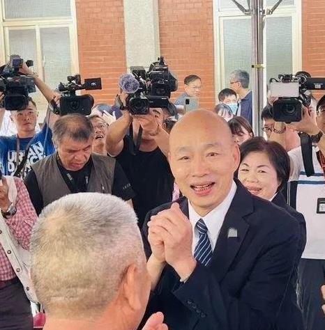 台中市新社区农会今天在台湾省立法机构举办行销活动，立法机构负责人韩国瑜表示，不能