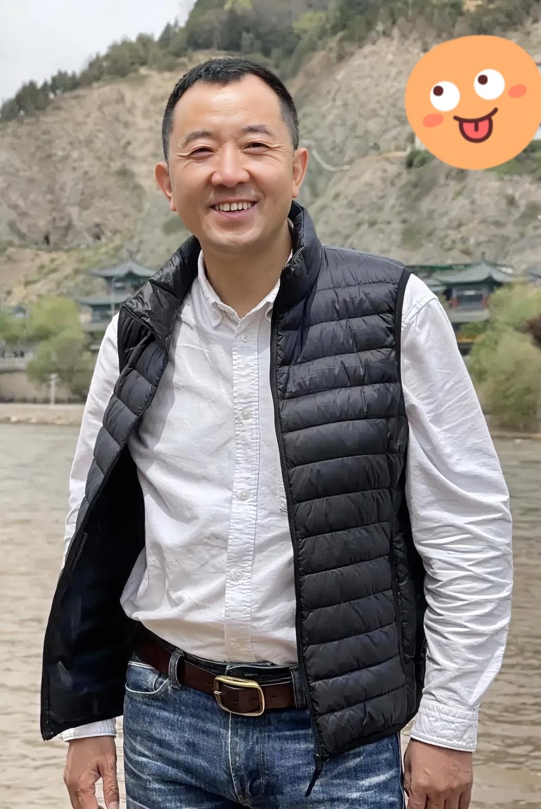 陈行甲这回算是实实在在地给大家上了一课，什么叫“公益金领”。看一眼那工资单心