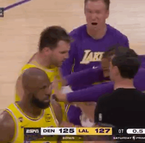 极限绝杀！东契奇面对包夹，后仰打进！掘金0.5秒没能完成最后一击。一场恶战，湖