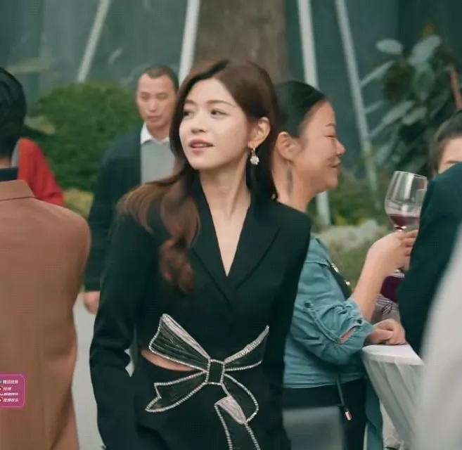 陈妍希与孙俪同穿一件衣服，价值2000+，你更喜欢谁的演绎？在近日开播的都市
