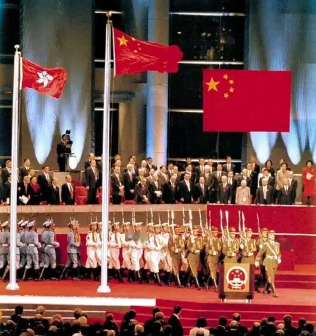 .咱们很多人都认为香港之所以能回归，是因为租期到了，但其实根本不是那么回事。如果