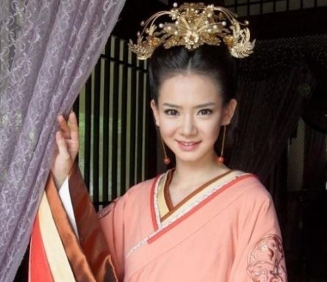 汉朝60多岁的刘嫖公主，丈夫刚去世，就相中一个13岁穷小子，死后还要求跟他葬在一