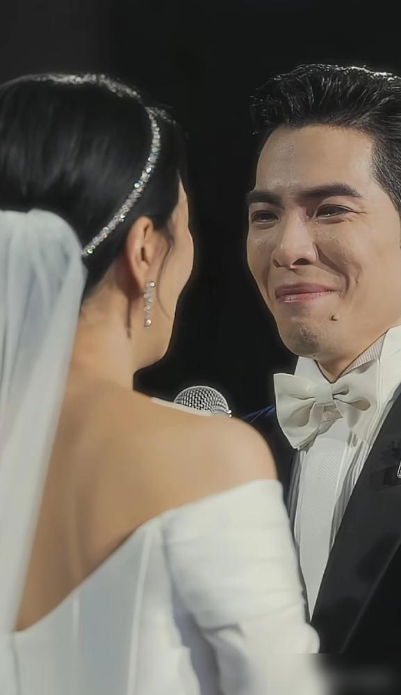 以前总觉得萧敬腾离了林有慧可能连自家门锁都捅不开。整整16年，这哥们儿基本没