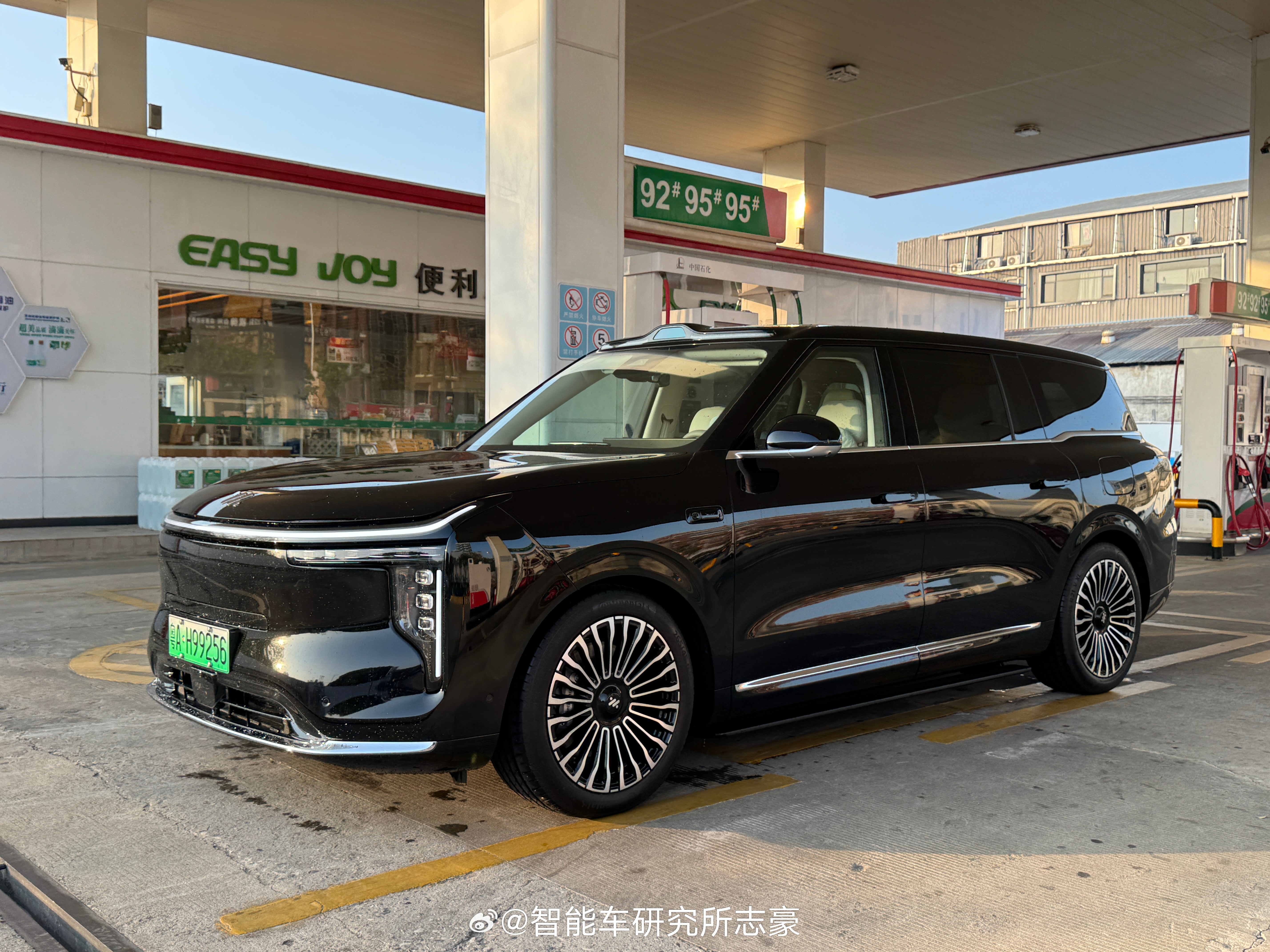 油价6块多时：我是超级增程油价9块多时：我是电车大家车的智己ls9