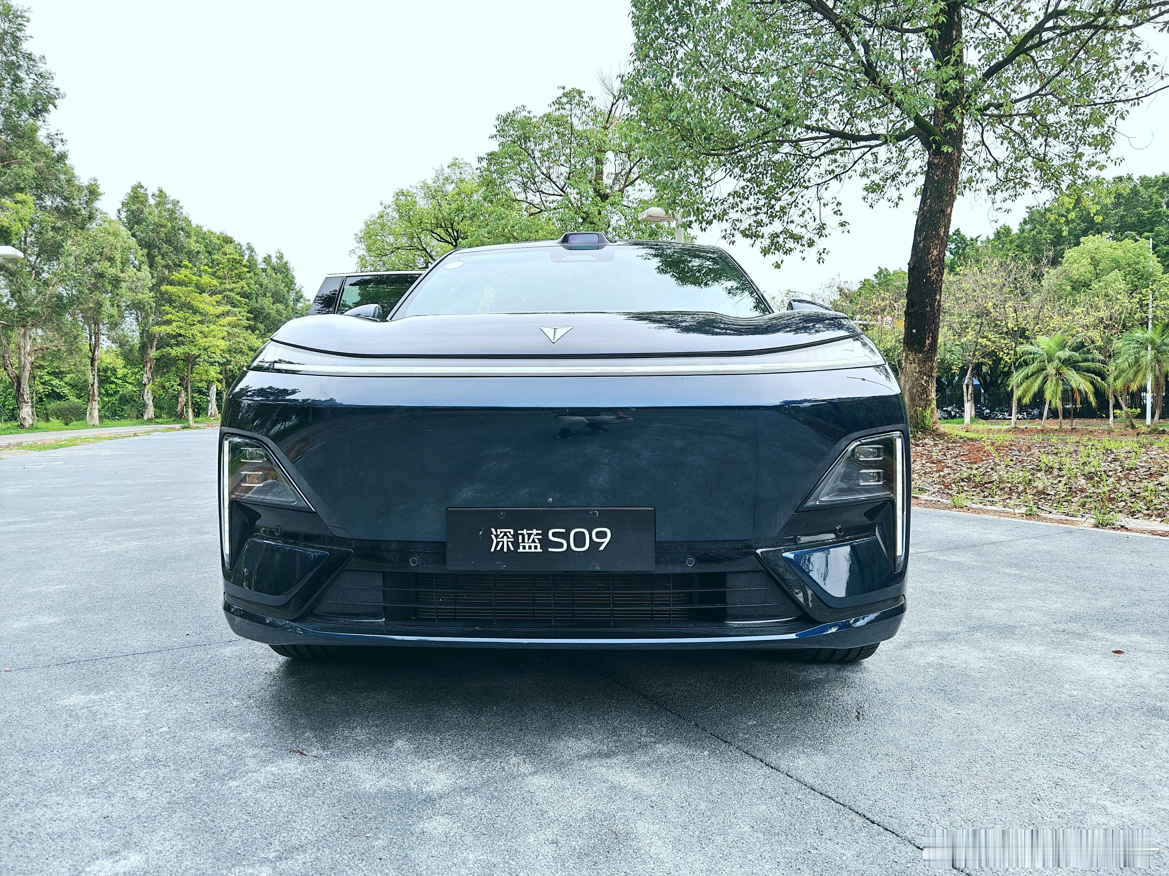 预售价比理想L8便宜了近10万，有超级增程2.0，有问界M9同款的ADS3.3