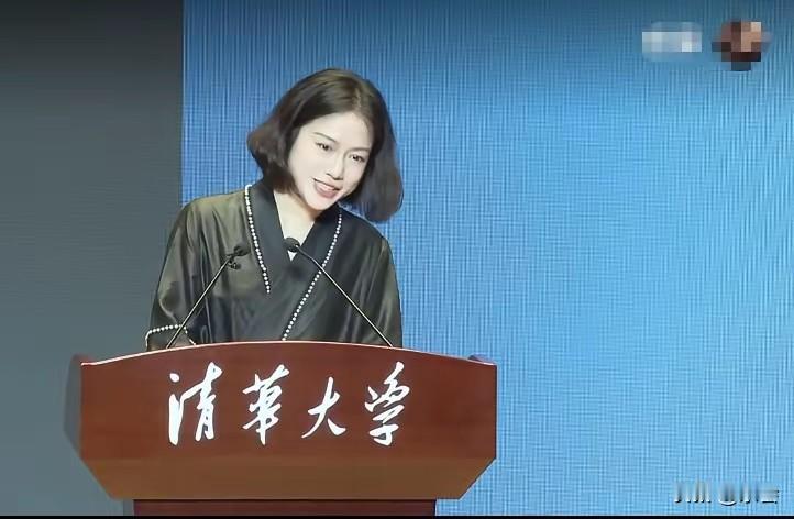 时光沉淀的智慧，岁月静好的力量许久未见的翁帆，仿佛被时光温柔以待，气色更好，