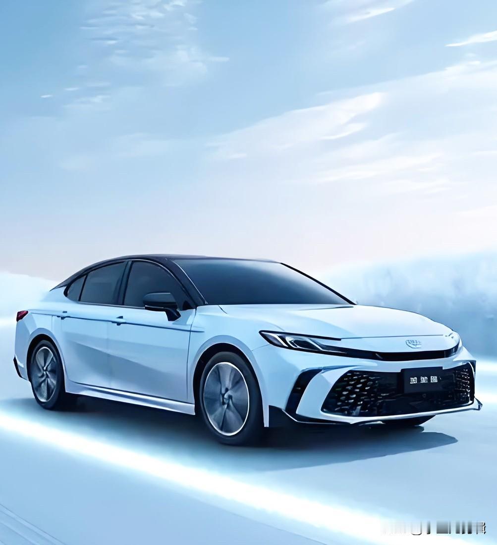 丰田凯美瑞双擎值不值得买?26款凯美瑞双擎值不值得冲？家用党算清3笔账，答案不纠