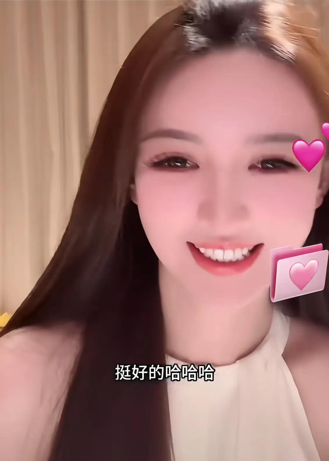 看了叶珂的新直播，忽然明白黄晓明为什么喜欢她了。第一，叶珂肯定是有颜值在的。