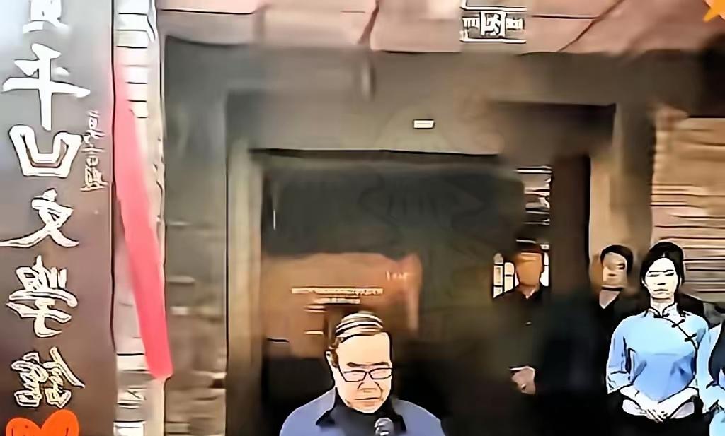 看到西安那两处贾平凹主题场馆连夜摘牌的消息，我心里五味杂陈。38年前那纸禁令，