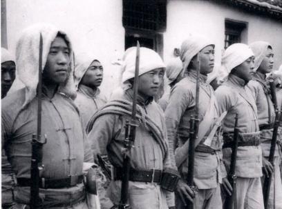 1941年，一位老妇人请汉奸侄子吃饭，突然压低声音问道：“侄儿，能不能给我弄30