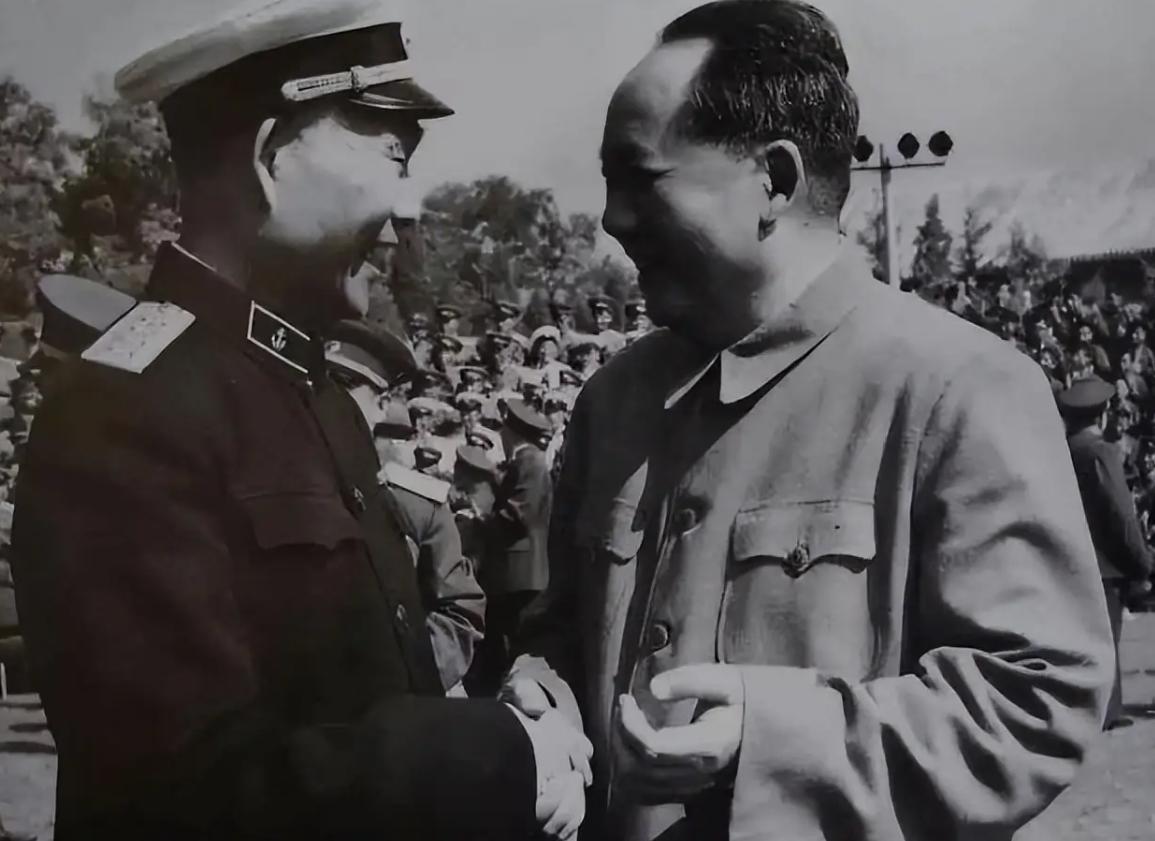 两本书，从延安借出去，一借就是近40年。借书的人是毛泽东，被借的人是开国大将萧劲