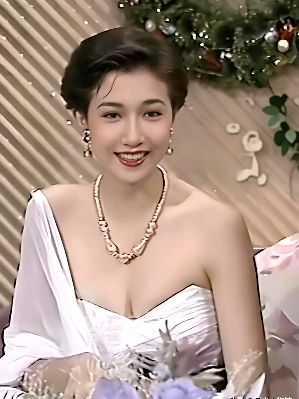 19岁的年龄差，真能把一段关系推到失控吗？吴绮莉的人生，很多人一提就会想起那个