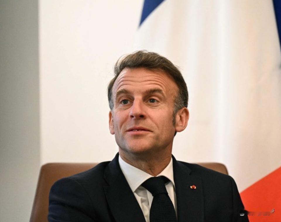 不干了！马克龙结束十年任期后将彻底退休。 4月23日，法国总统马克龙在一场公