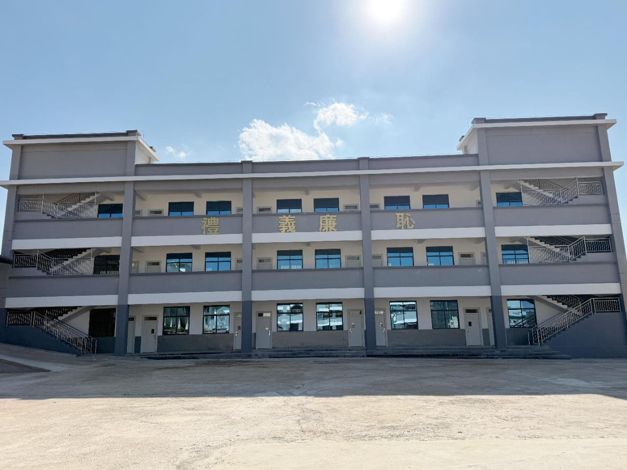 缅北大勐宜中心学校建成了！目前大勐宜中心学校使用的是繁体字来书写。但是从20