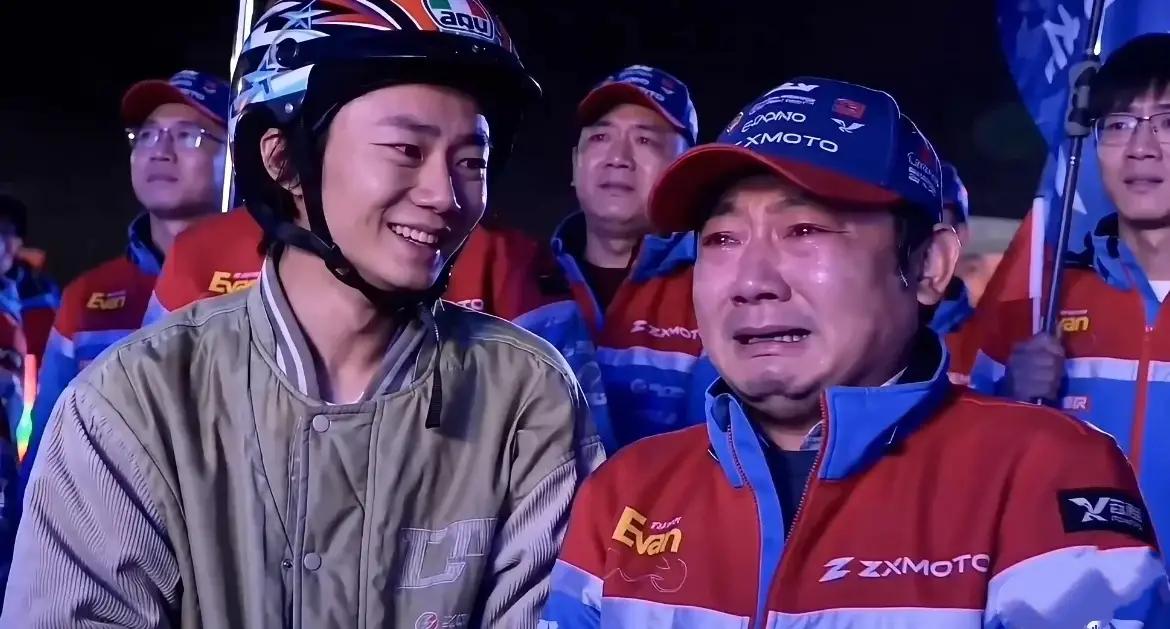 《人民日报》盛赞，央视聚焦，全球追捧，张雪为何这么牛？最近摩托