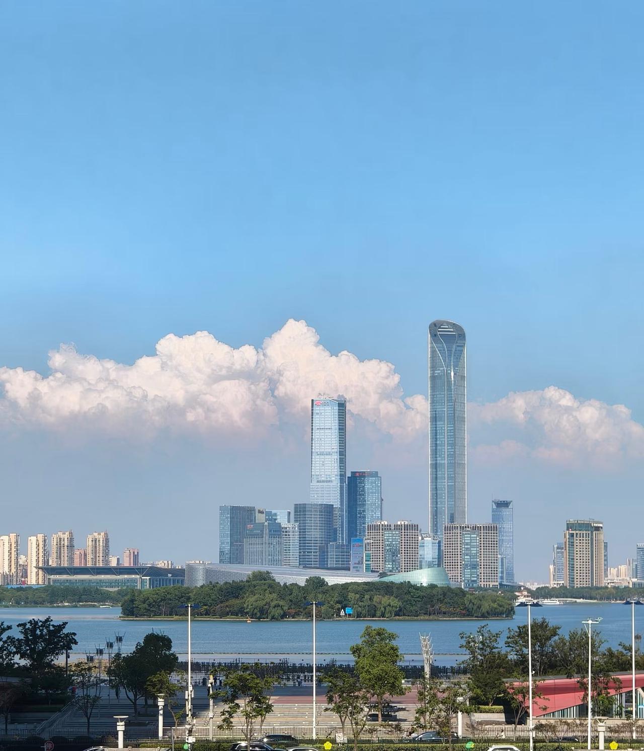 广东网友认为江苏GDP有水份，理由是江苏并没有什么大企业。如果从另外角度来看，江