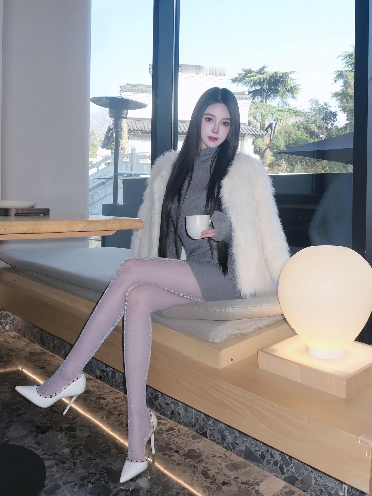 灰色系御姐风穿搭，把高级感焊在身上冬日御姐风穿搭就该这么拿捏！一身灰色高领针