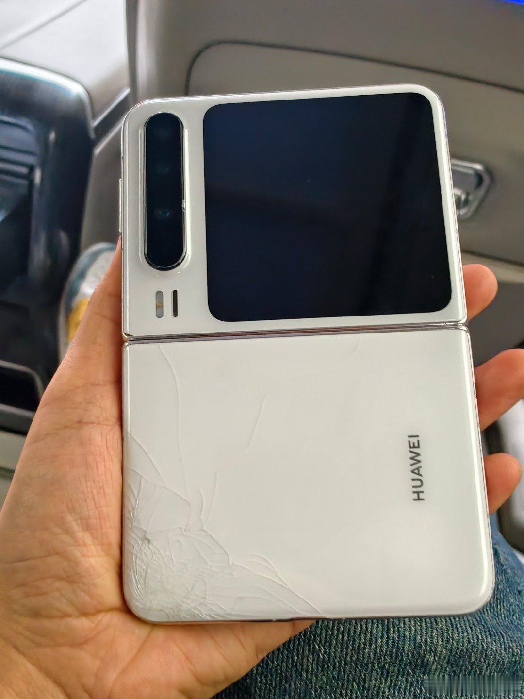 iPhone折叠屏手机感觉外形和我的华为PuraX有点像啊？折叠屏iPhone