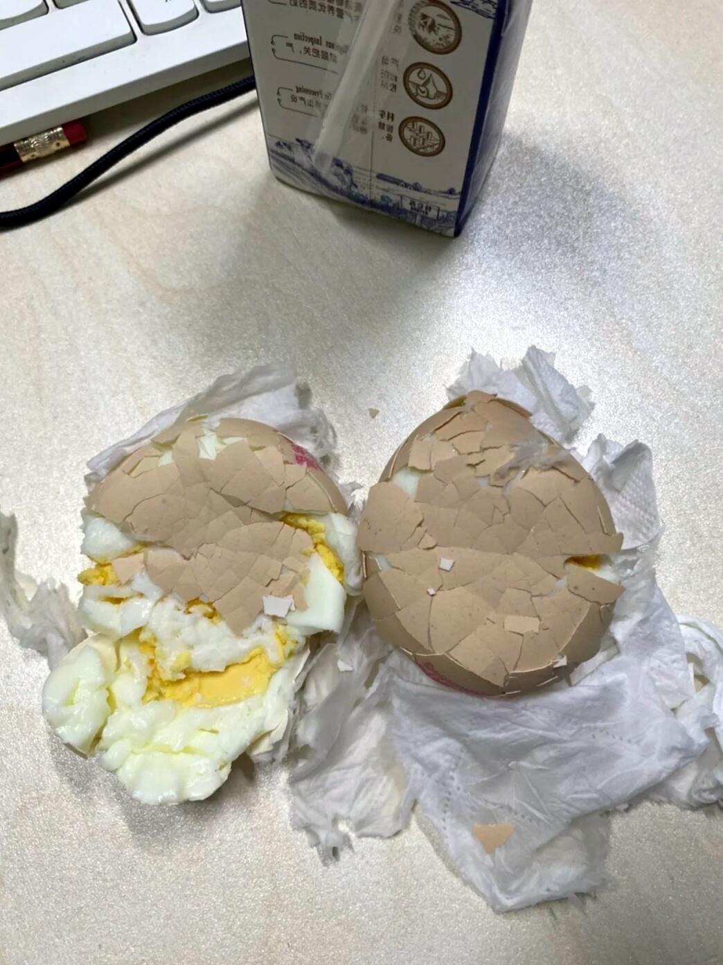 挤完早高峰地铁的鸡蛋belike