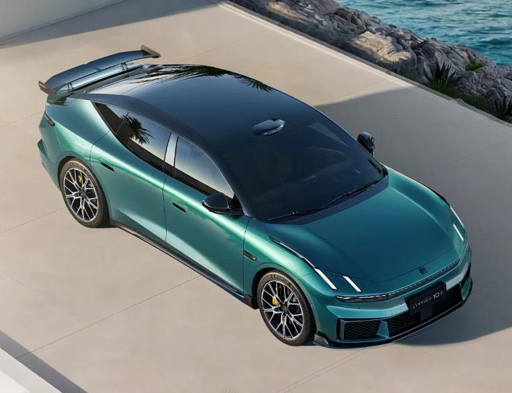 近日，领克官方透露旗下全新中大型轿车领克10+预计售价超25万，将于二季度上市。