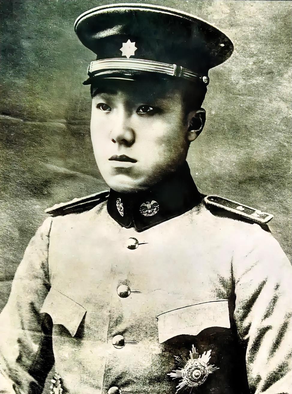 1910年，20岁的载涛以郡王衔出访欧洲八国考察陆军。在圣彼得堡拜见沙皇尼古拉二