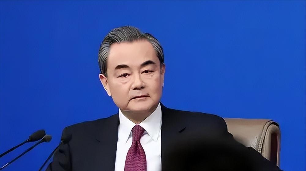 坚定站队中国的欧盟国家已出现!贝森特恼羞成怒,王毅一句话警告