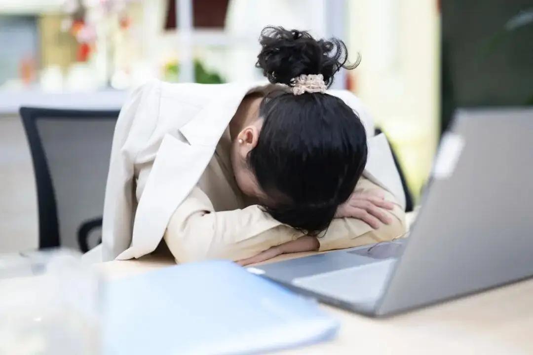 惊天逆转！午睡VS不午睡，大脑年龄竟差7岁！科学揭秘“脑容量保卫战”